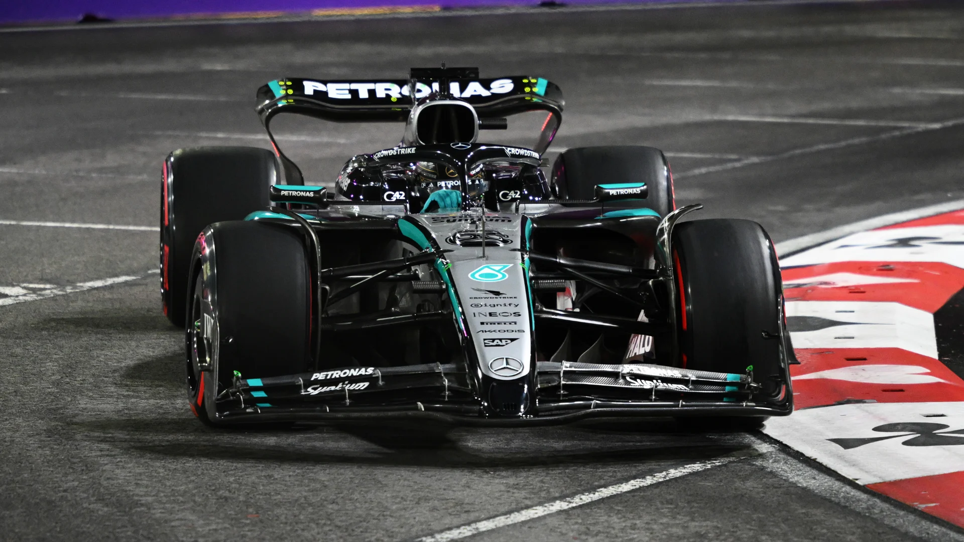 LAS VEGAS, NEVADA - NOVEMBER 21: George Russell of Great Britain driving the (63) Mercedes AMG